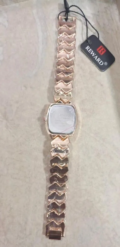 Women Rose Gold Diamond Watch · Stylish Fashion 2