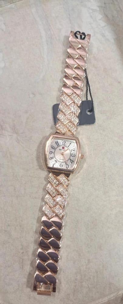 Women Rose Gold Diamond Watch — Stylish Fashion 3