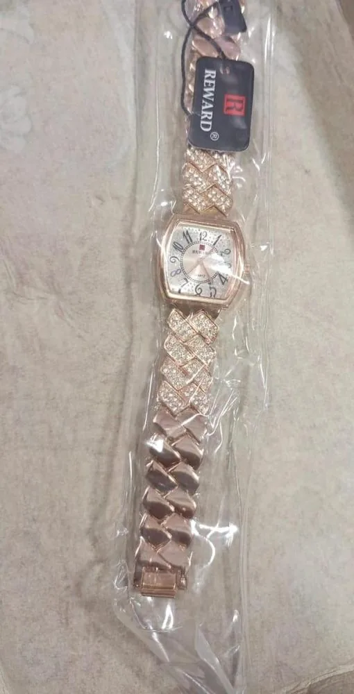 Women Rose Gold Diamond Watch · Stylish Fashion 5